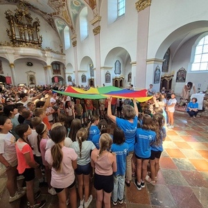Unsere Volksschüler im Stift Reichersberg
