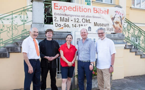 V.l.: Dr. Franz Kogler, Pfarrer P. Johannes Czempirek, Gabriele Seidl, Bürgermeister von Bad Hall Mag. Bernhard Ruf und LAbg. Dr. Walter Aichinger
