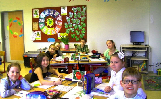         Schüler/innen in der Brucknerschule Linz © Franziskanerinnen von Vöcklabruck